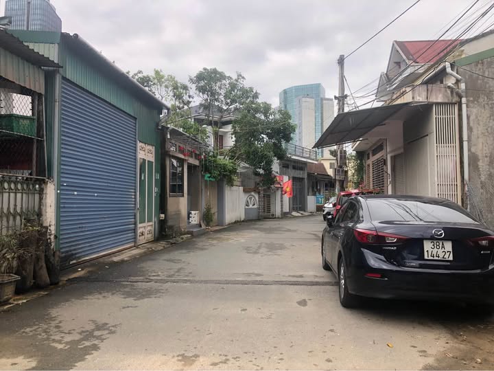 Bán đất 110m2 hướng Tây Nam, gần Vincom, đường ô tô tránh