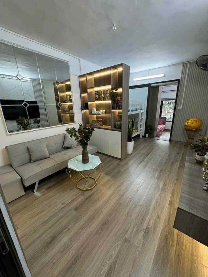 Bán căn hộ tập thể Đống Đa 58m2, lô góc 2 thoáng, sổ đỏ chính chủ