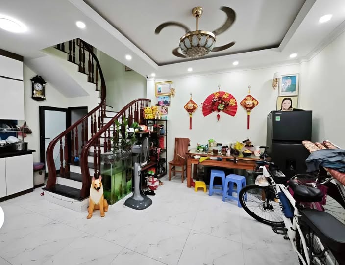 Nhà đẹp 37m2, 4 tầng, sổ vuông vức, giá 4,8 tỷ về đón tết