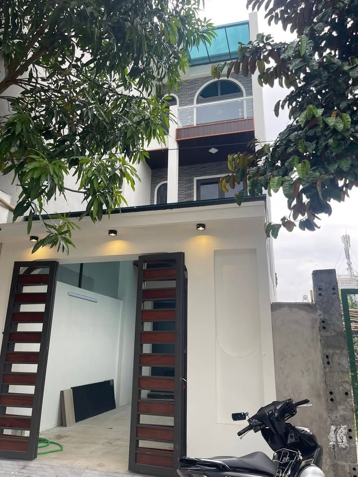 Bán nhà 3 tầng mặt đường khu đô thị Thống Nhất, Nam Định 76m², hướng Đông Nam