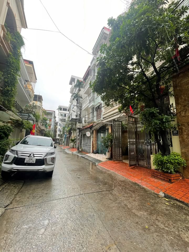 Nhà 5 tầng thang máy, 2 mặt thoáng, ngõ ô tô tránh Cầu Giấy