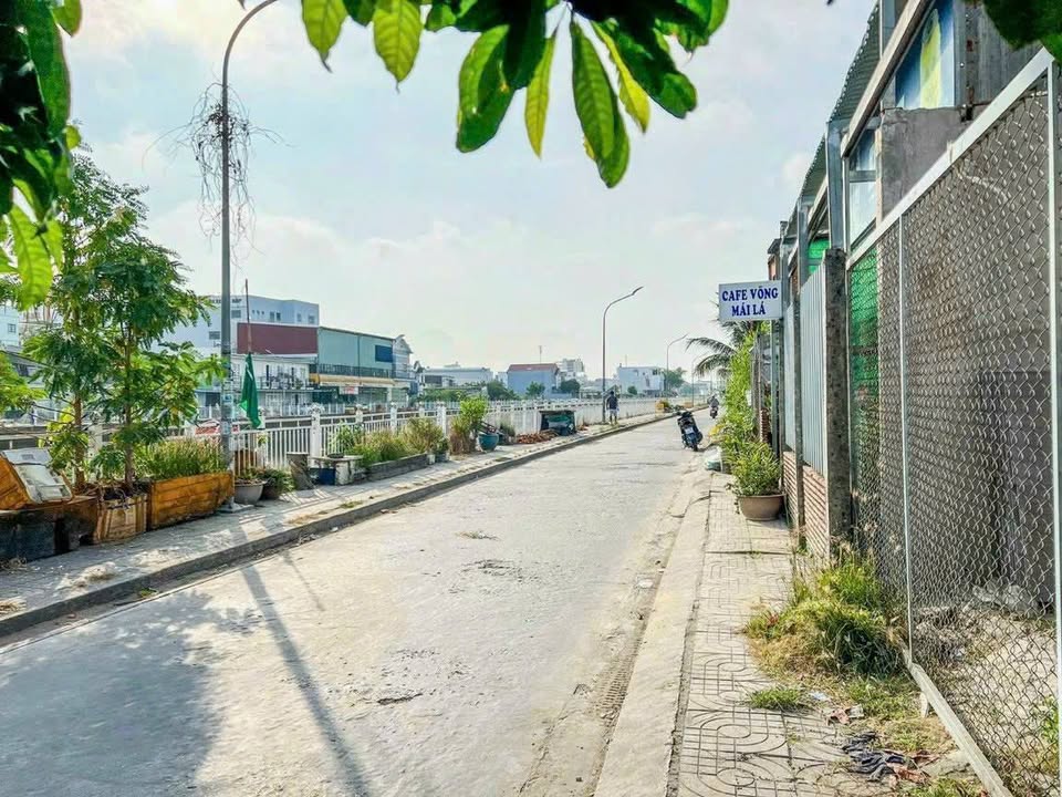 Bán nền mặt tiền bờ kè Hồ Búng Xáng, Cần Thơ 110m2, hướng Đông Bắc