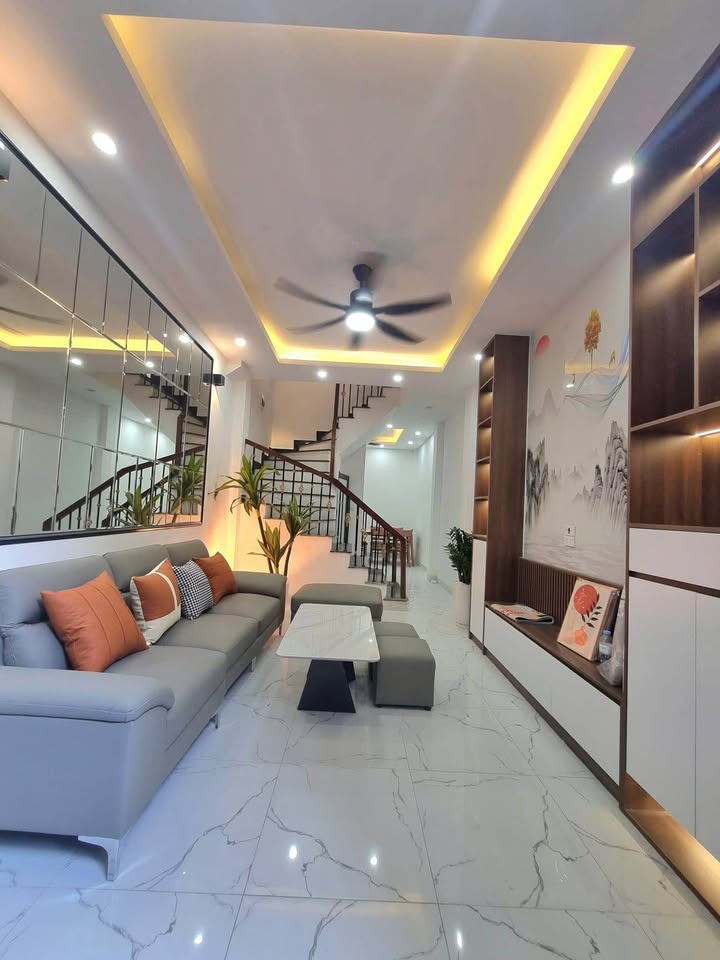 Nhà 4 tầng, 4 phòng ngủ sát Đại Kim giá bán 8 tỷ