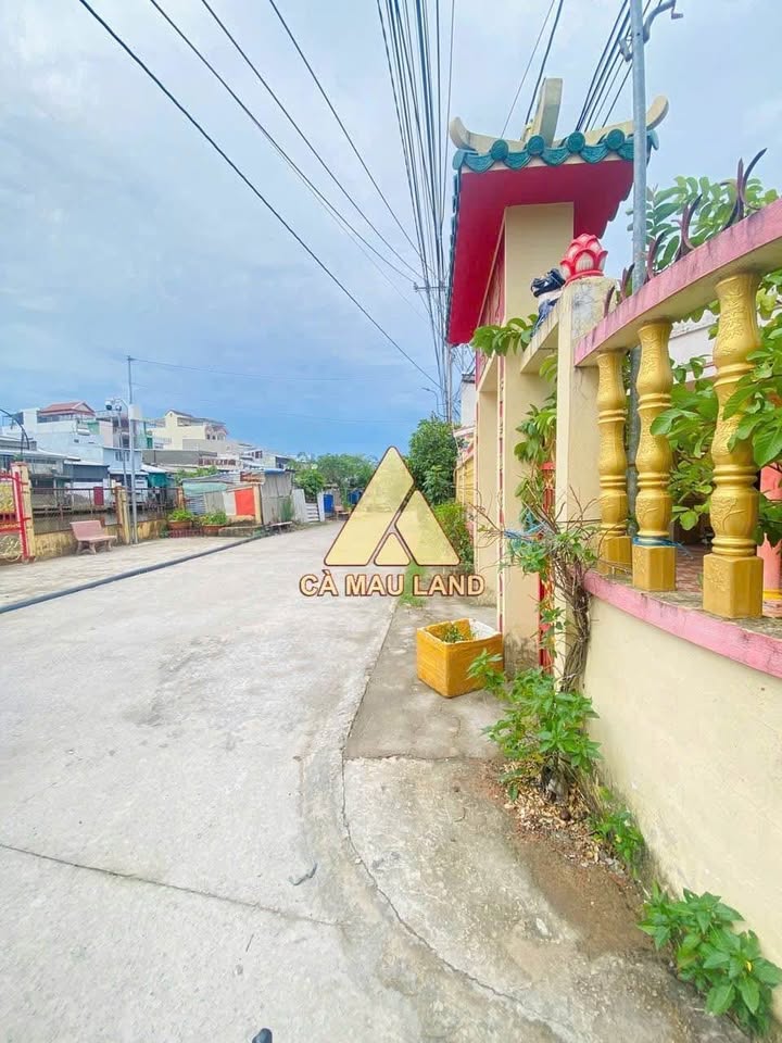 Bán Đất tặng nhà cấp 4 cực xinh tại Phường 8, Cà Mau - Sổ đỏ vuông vắn, sẵn sàng đón chủ mới
