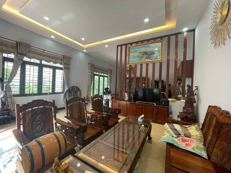 Nhà vườn Nghĩa Dõng 330m² nhà đẹp, giá 2,1 tỷ thoáng mát, gần Trường Sa