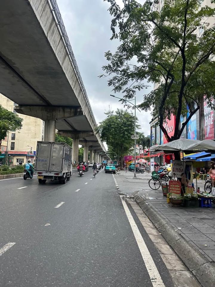 Nhà 5 tầng đẹp, ô tô đỗ cửa gần Đại học Quốc Gia, Cầu Giấy - 40m2