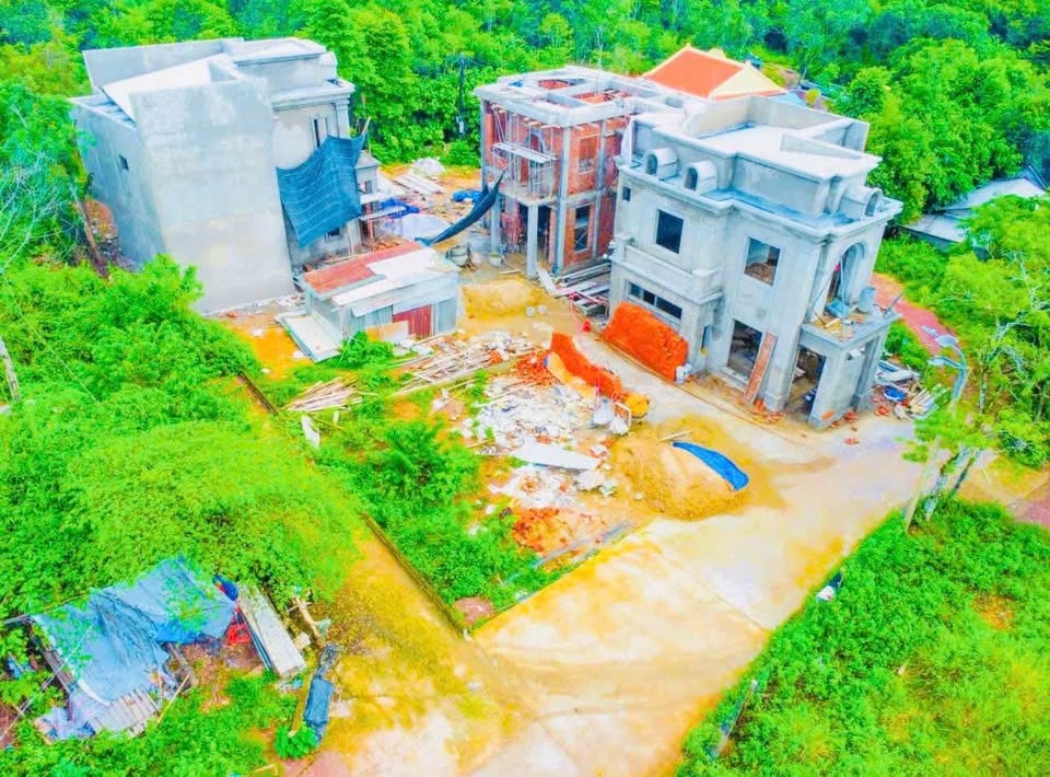 Cần bán lô đất vuông vắn, vuông vắn, nằm trên kiệt ô tô rộng rãi tại đường Vũ Ngọc Phan