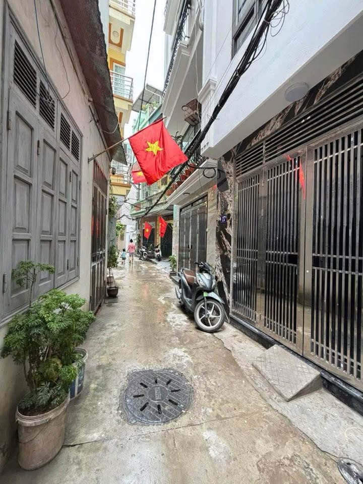 Nhà Xuân Đỉnh 40m2, 4 tầng, nội thất đủ sẵn sàng, chỉ cần xách vali về ở