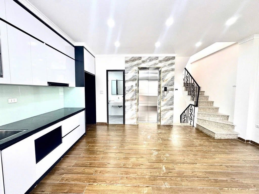 Nhà Xuân Đỉnh 7 tầng thang máy, mặt tiền 4,3m, ngõ ô tô đỗ, sổ vuông đẹp