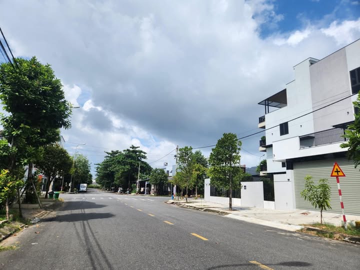 Nhà 3 phòng ngủ Võ Văn Ngân 100m2, đường 10,5m, sẵn ở ngay