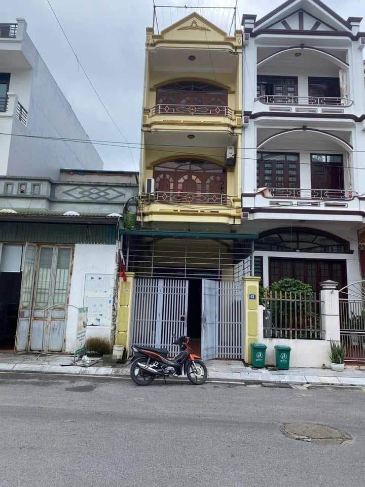 Nhà 3 tầng mặt đường Lê Lợi vừa ở vừa kinh doanh, giá 5 tỷ