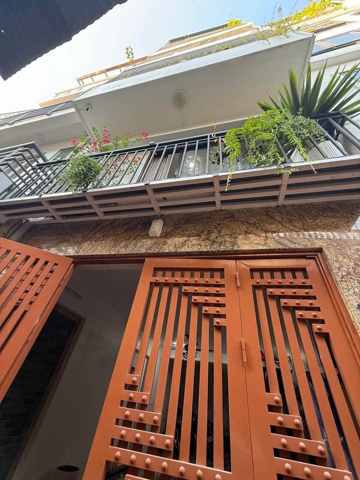 Bán nhà Cầu Giấy 55m² x 6 tầng, mặt tiền 4.5m, 20m ra phố