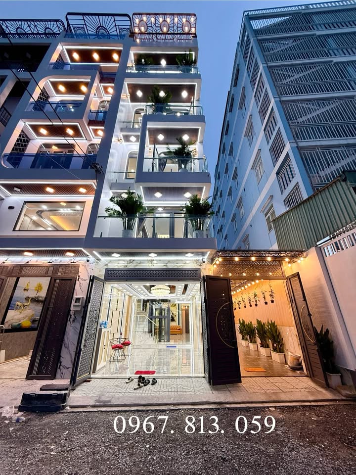 Biệt thự phố 5 phòng ngủ có thang máy, sân vườn, hướng Đông Nam giá hời 9,99 tỷ