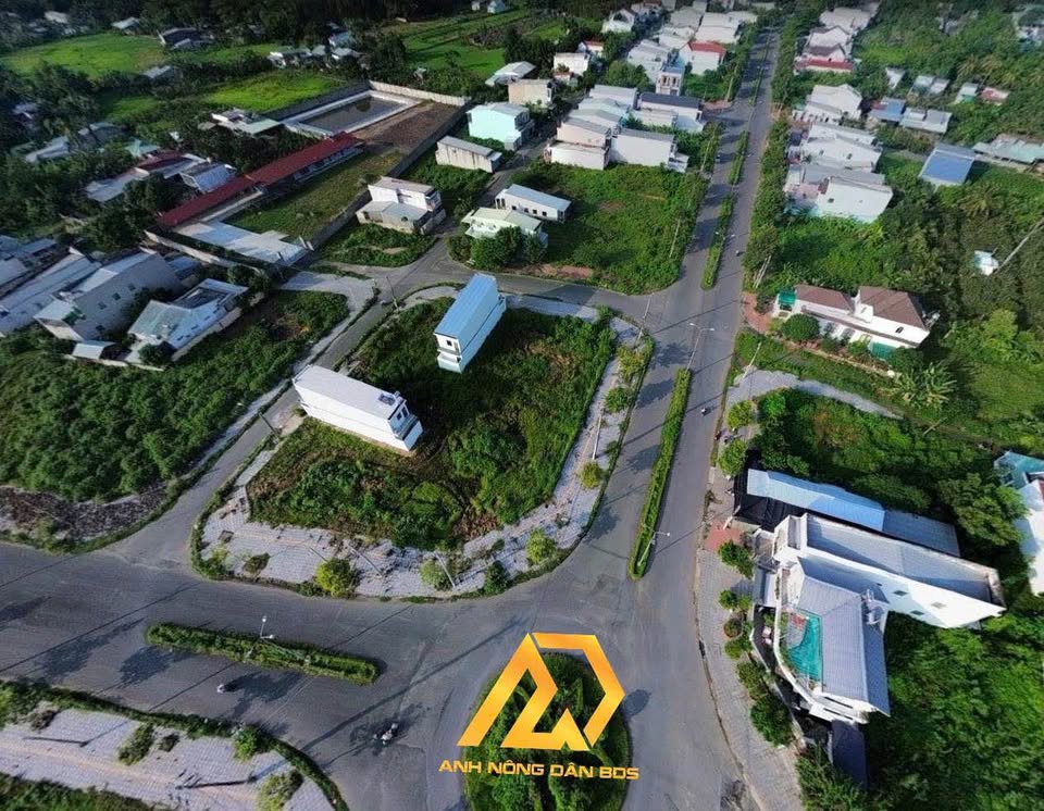 Tọa lạc tại khu dân cư Minh Linh sầm uất, thuộc phường Thanh Đức, thành phố Vĩnh Long