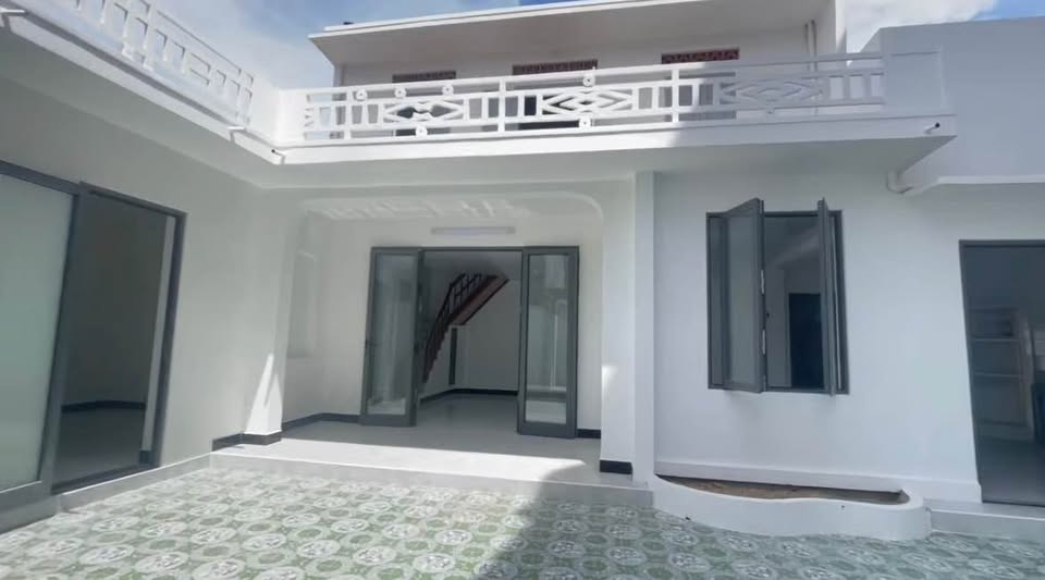 Bán nhà 171m2 full thổ, 3 ngủ, 2 vệ sinh, đường ô tô, Phường 4, Tuy Hoà