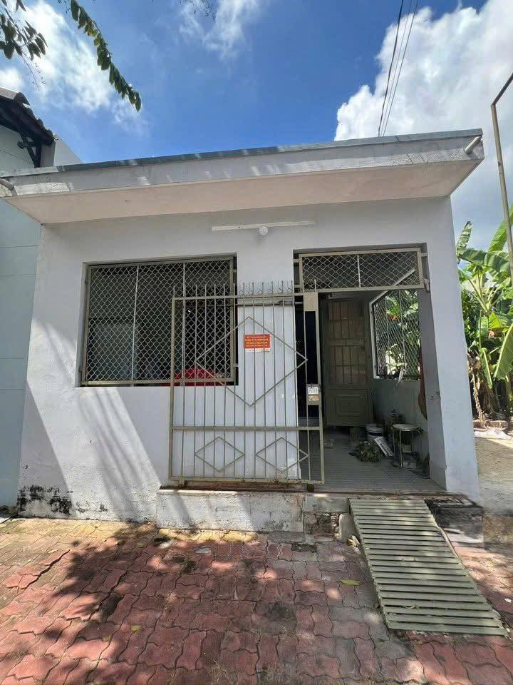 Nhà cấp 4 mặt tiền kinh doanh đắc địa, 125m2 thổ cư, hướng Đông tại Bà Rịa