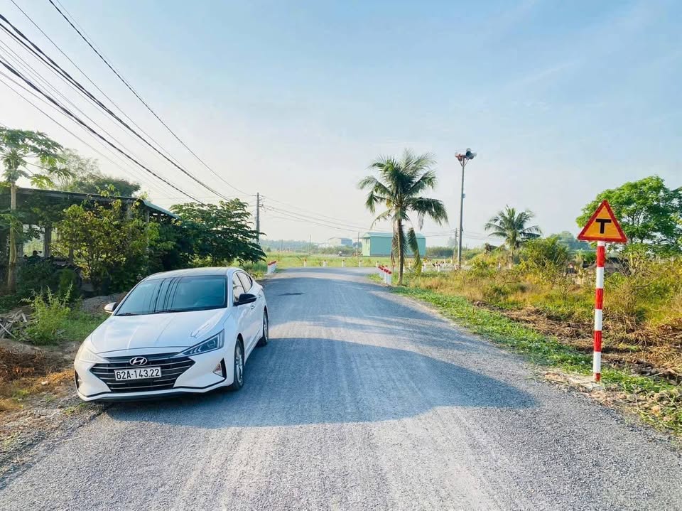 Bán đất mặt tiền đường nhựa 9m Nguyễn Văn Mỹ, Tân Trụ, Long An