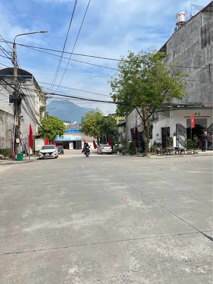 Nhà 3 tầng mặt phố tái định cư Phường Thục Phán, thành phố Cao Bằng