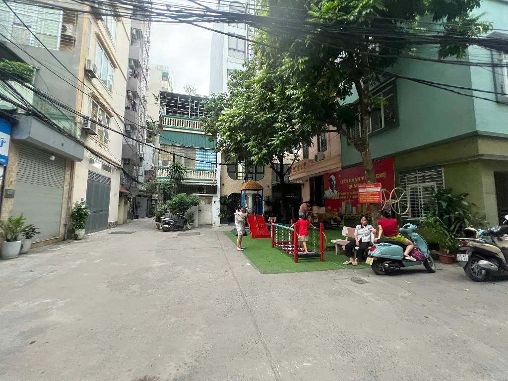 Nhà 88m2 4 tầng, 13 tỷ, ô tô đỗ cổng, gần Royal City