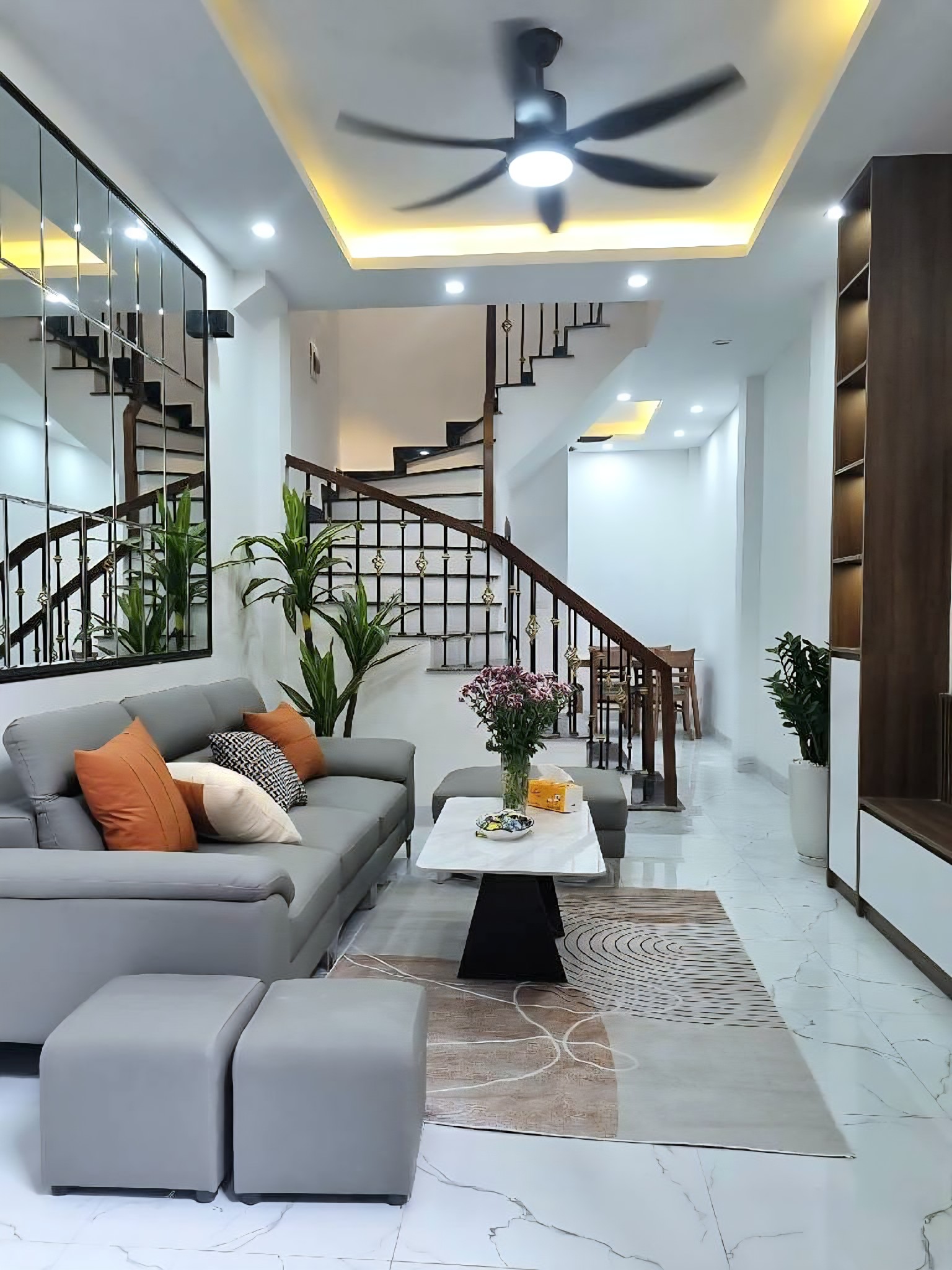 Nhà đẹp 35m², 4 tầng, vài phút ra Ngã Tư Sở - Hoàng Mai