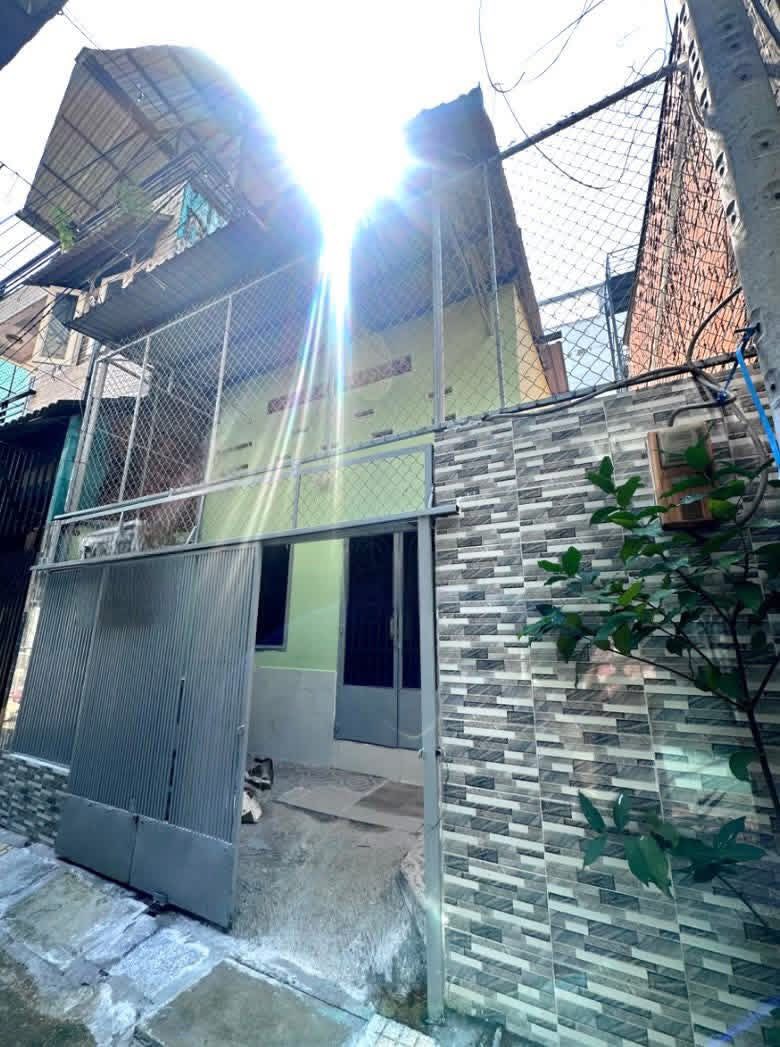 Nhà 2 phòng ngủ Bình Thạnh giá rẻ, sân rộng, kinh doanh online thoải mái