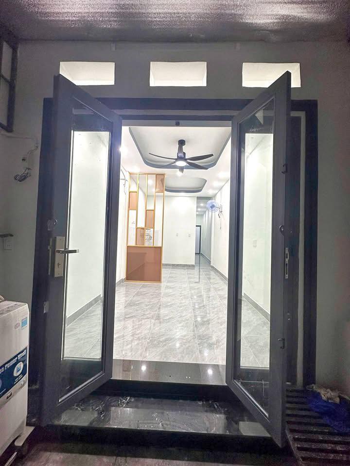 Ngôi nhà Xô Viết, Nghệ Tĩnh 2 phòng ngủ, sân xe, nội thất đủ đầy, giá chỉ 11 triệu