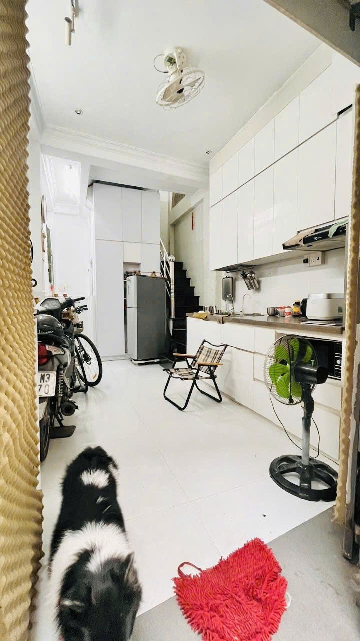 Chào bạn, mình có căn nhà mới xây rất đẹp nằm trên đường Vĩnh Viễn, Quận 10