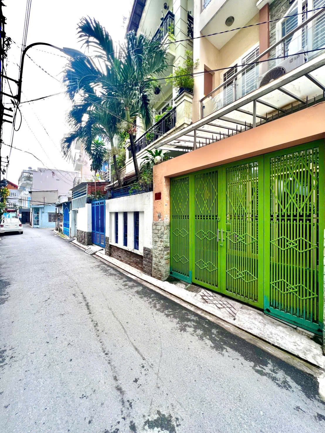 Bán nhà mặt tiền hẻm thông ô tô tránh, gần sân bay Tân Sơn Nhất, 4 tầng, 4 phòng ngủ