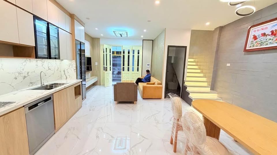 Nhà Tây Sơn 45m², 6 tầng thang máy, sổ đỏ sẵn sàng giao dịch