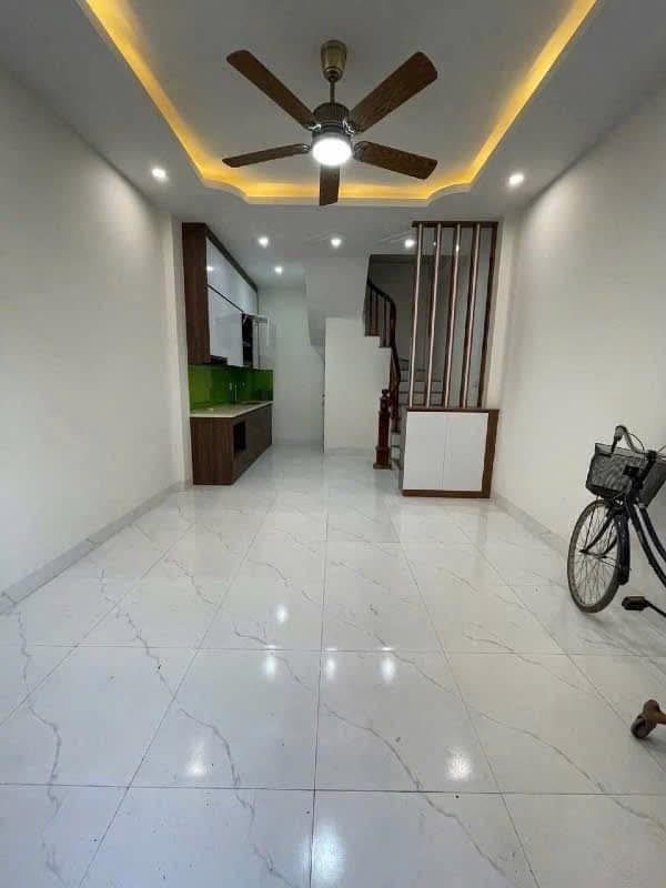 Nhà 4 tầng lô góc, ô tô đỗ cửa, ngõ thông tung, giá chỉ 2,98 tỷ