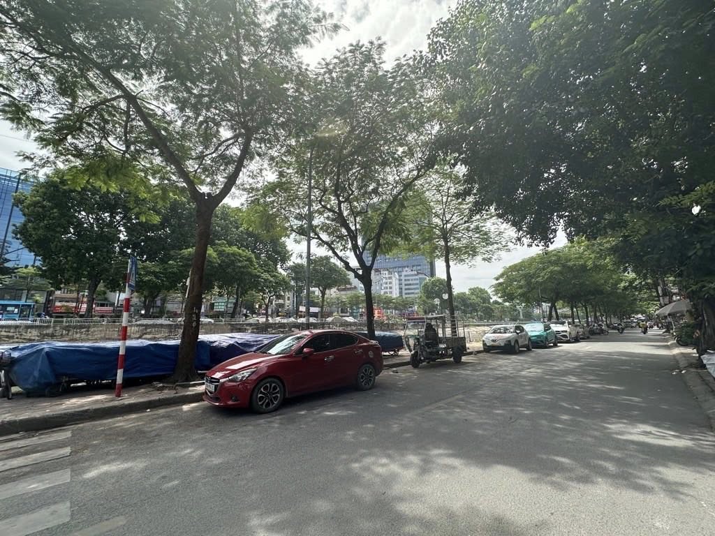 Nhà Cầu Giấy 30m² 4 tầng, sổ vuông vắn, giá tốt