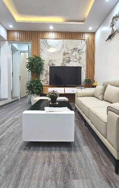 Bán tập thể Thanh Xuân, tầng 1, 3 phòng ngủ, 2 WC, 36m2 sổ đỏ, 90m2 sử dụng, ô tô đỗ cửa, lô góc 3 mặt thoáng