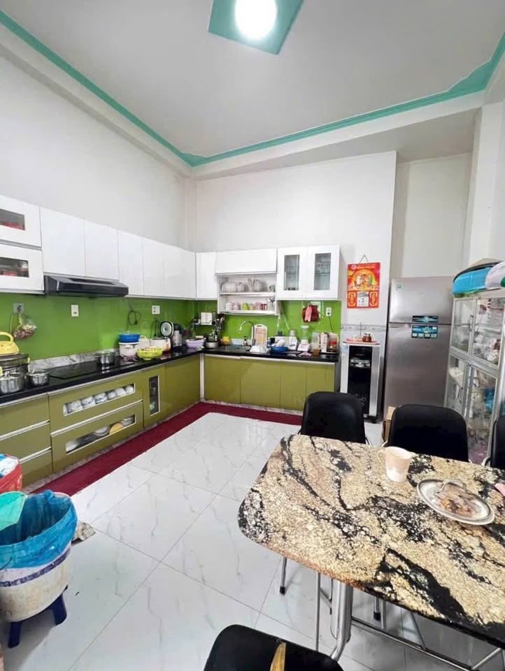 Sở hữu ngay căn nhà mặt tiền nhựa Lương Ngọc Quyến, tọa lạc tại vị trí trung tâm sầm uất của Phan Thiết, Bình Thuận