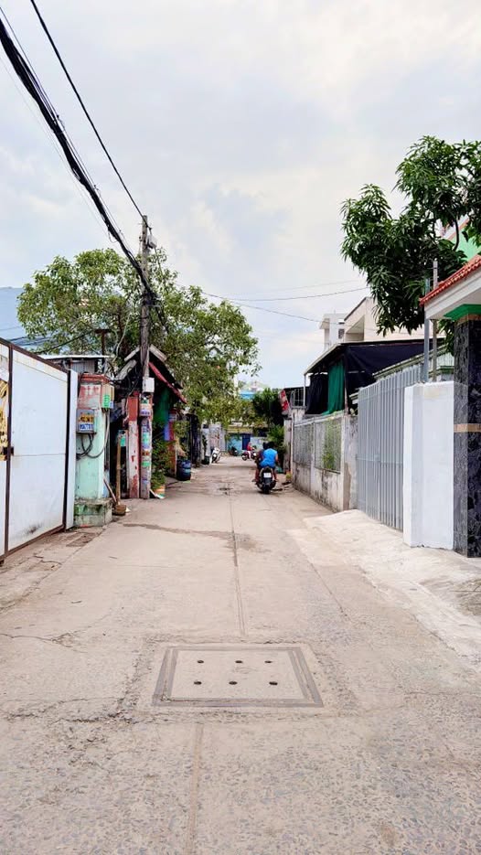 Hẻm xe hơi Lạc Long Quân, Tân Bình - Nhà 1 trệt 2 lầu, dòng tiền 15 triệu/tháng, nhỉnh 8.8 tỷ