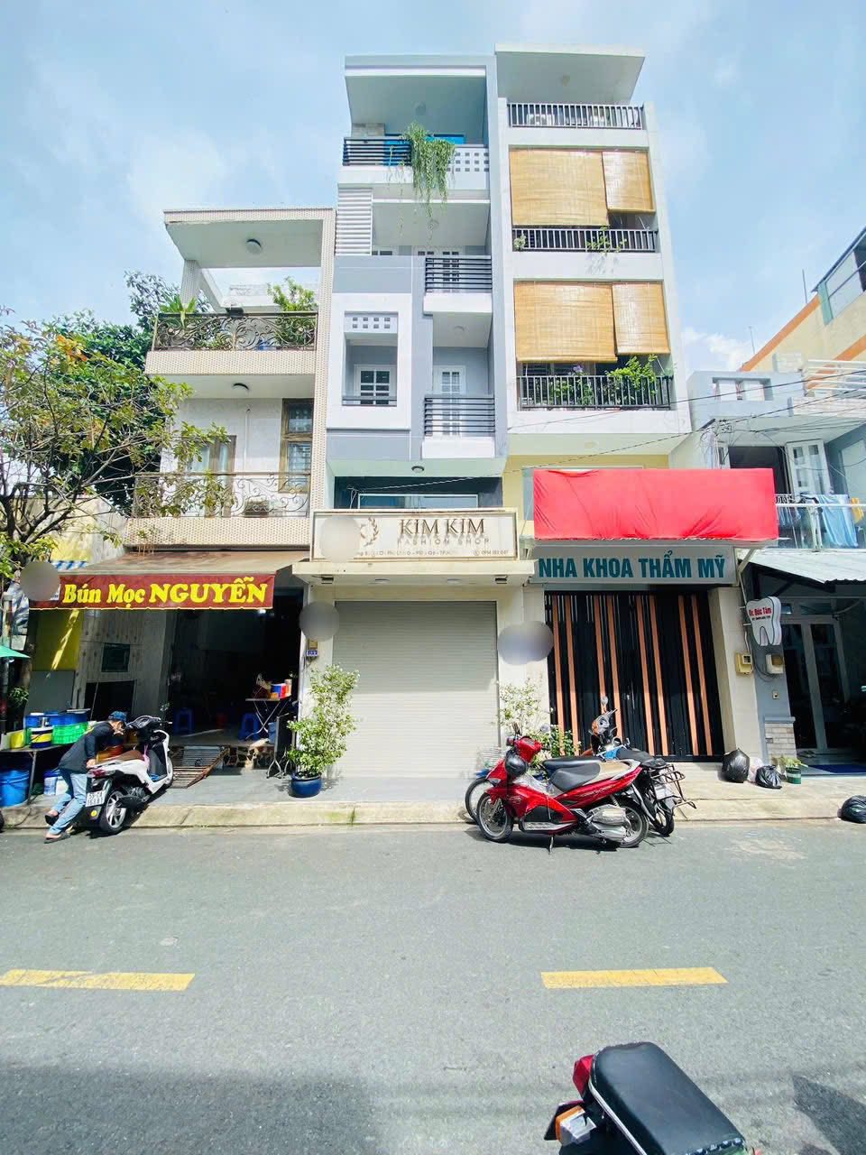 Nhà 5 tầng mặt tiền Quận 6 kinh doanh bét nhè, giá hời như mơ