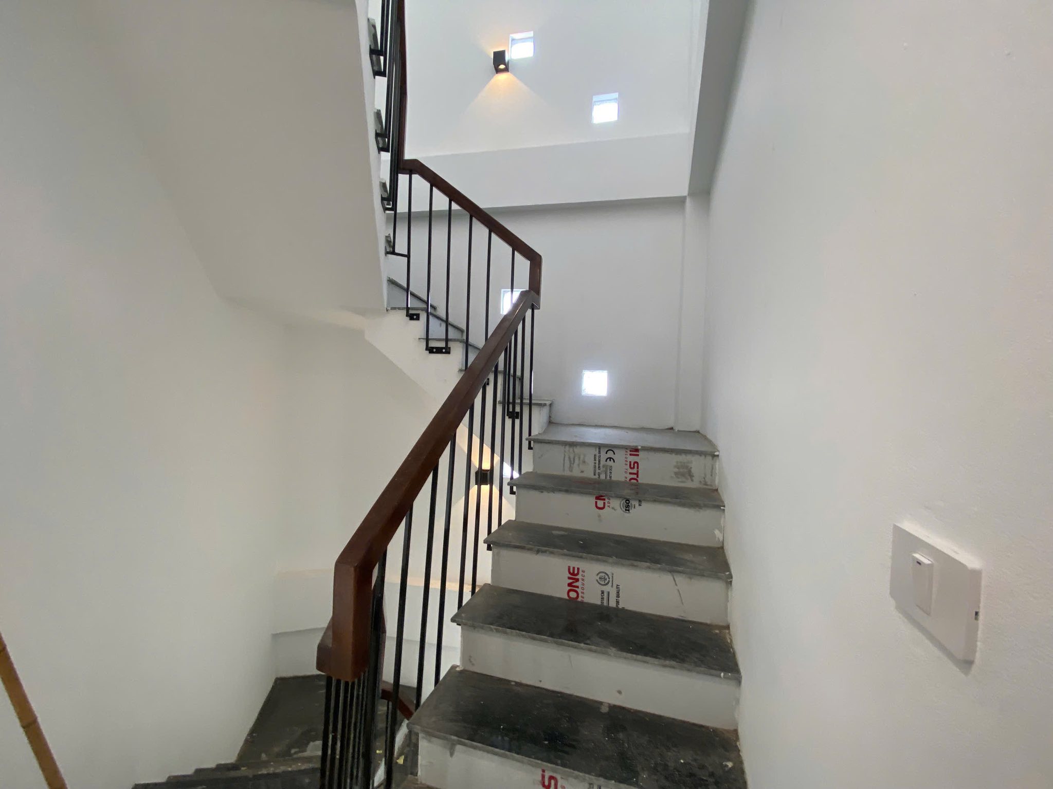 Nhà 3,5 tầng có sân vườn, gara ô tô tại Vân Nội, Đông Anh, sẵn sàng đón chủ mới