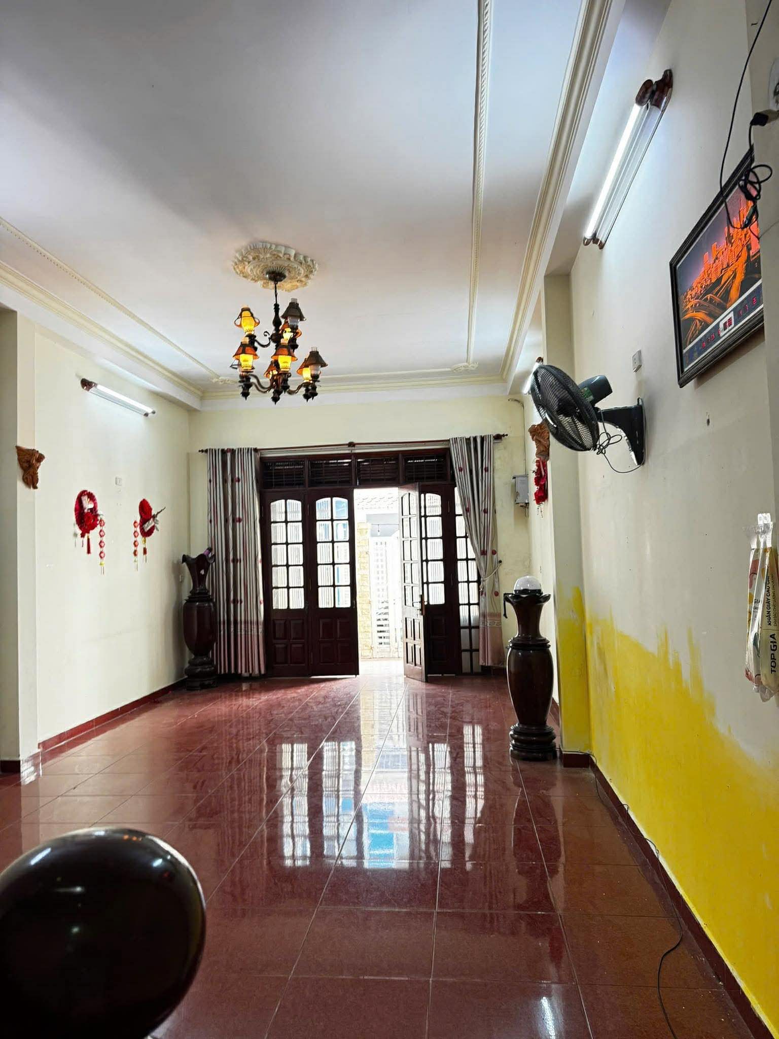 Nhà 5 phòng ngủ kiệt Lê Đình Lý không gian rộng rãi cho gia đình