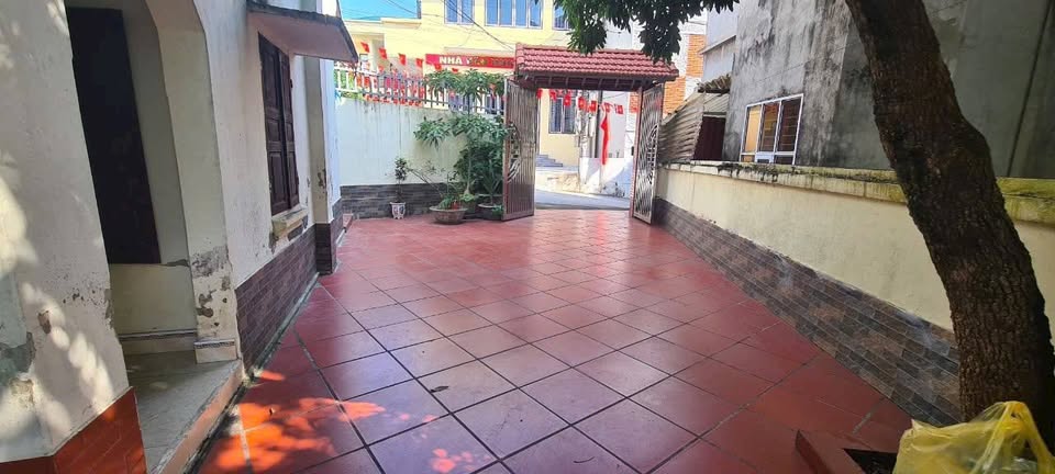 Nhà cấp 4 100m2 có sân vườn mát rượi, giá hời 4 triệu/tháng