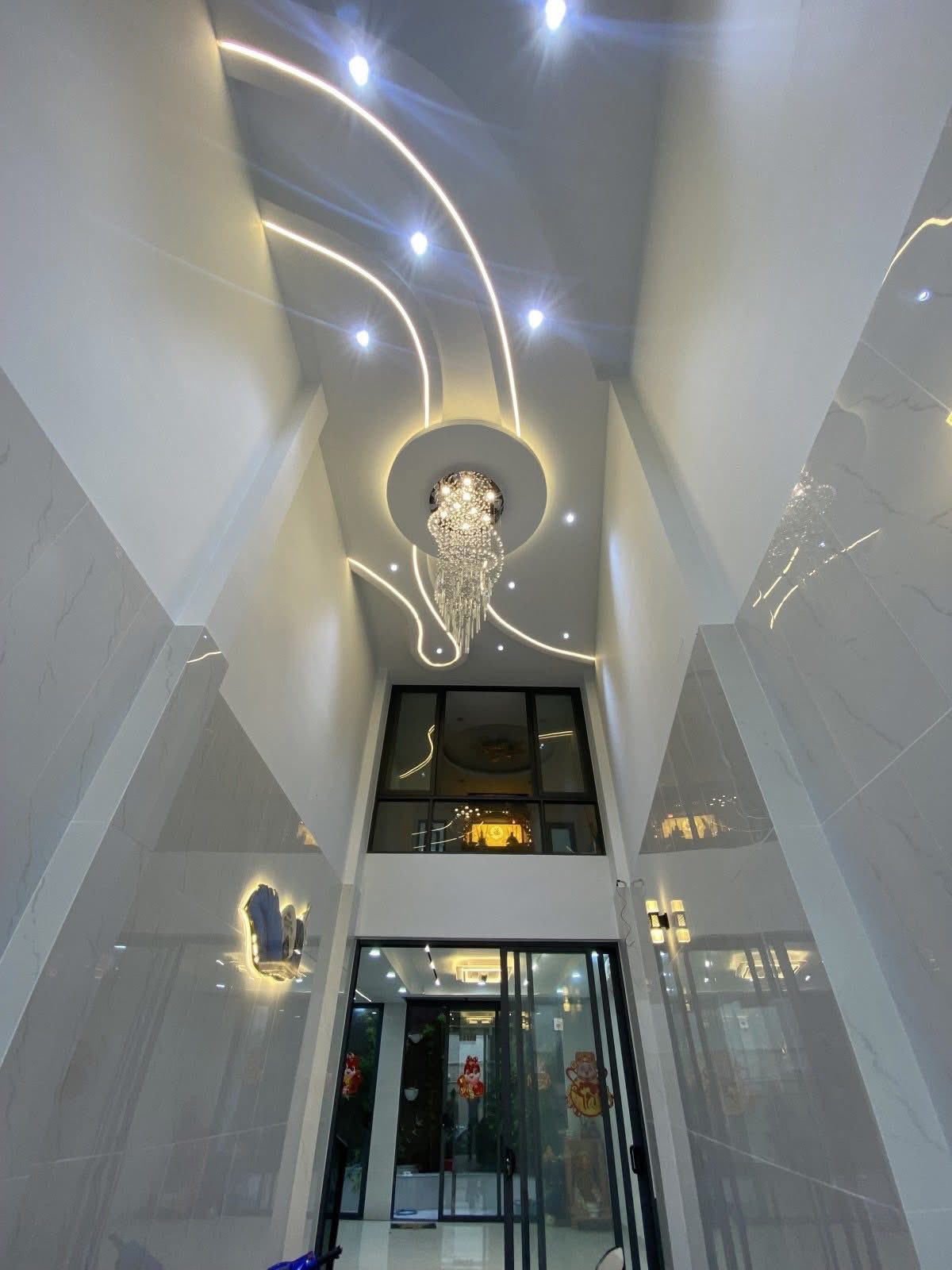 Nhà 5 tầng hẻm 1/ Hoàng Lê Kha, Quận 6, 86m2, nở hậu 9,4m, 5 phòng ngủ