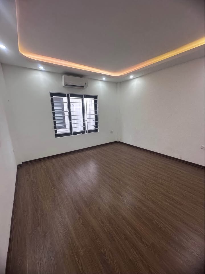 Nhà Trạm Trôi 38m2 ô tô đỗ sát, tiện ích đủ đầy