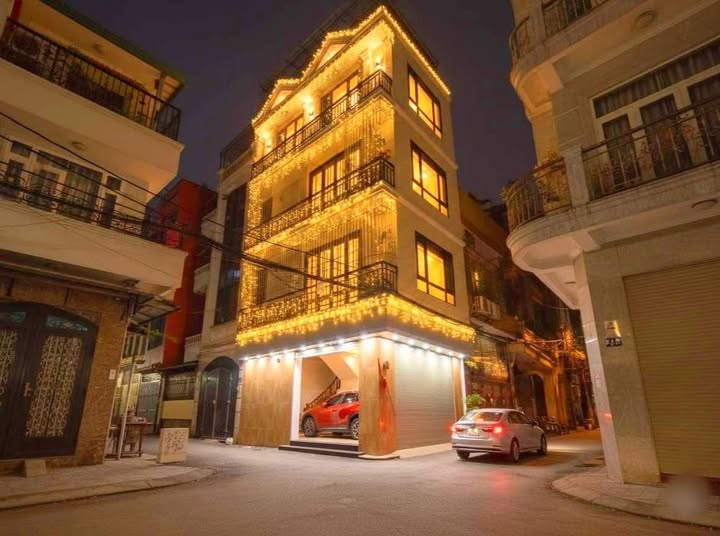 Chủ nhà đi định cư nước ngoài, gửi gắm căn nhà 5 tầng siêu xinh tại khu Phân lô Quân đội, phố Vương Thừa Vũ
