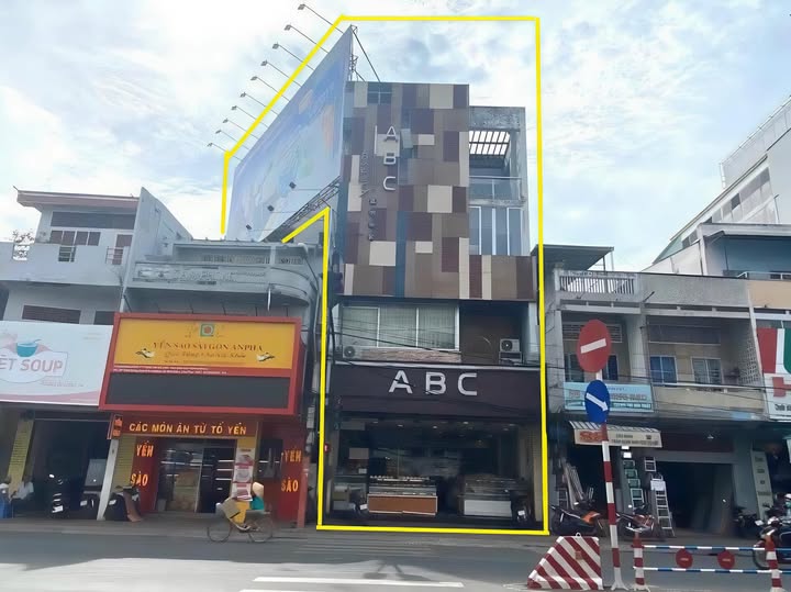 Nhà mặt tiền Trần Hưng Đạo, Cần Thơ, ngang 8,2m, nở hậu, diện tích đất 269m2