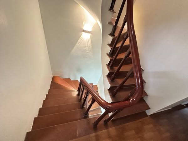 Chính chủ bán gấp nhà Cầu Giấy 56m2, mặt tiền 6m, giá 11 tỷ