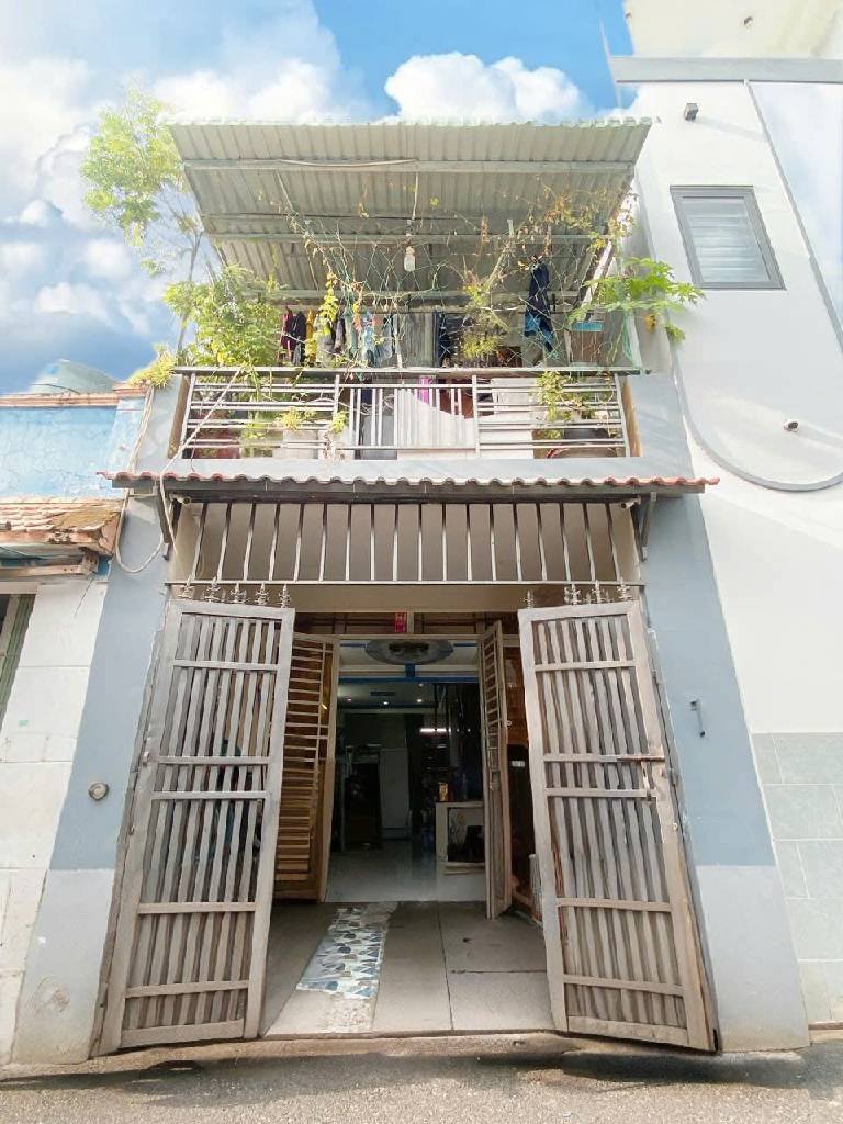 Nhà xinh 2 tầng 3 ngủ, hẻm xe hơi tránh, sổ hồng riêng xịn sò, hơn 5.2 tỷ