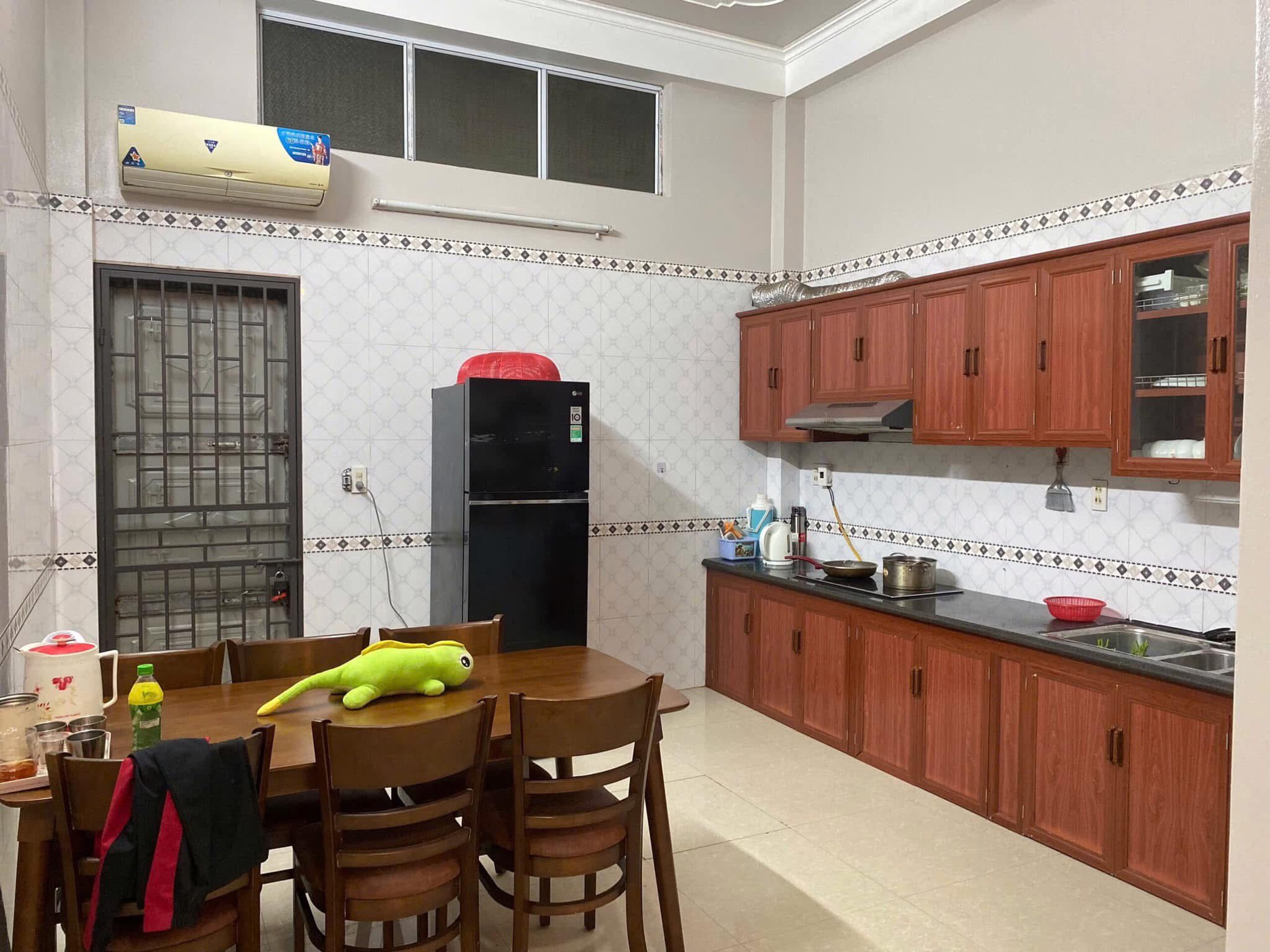 Bán nhà 3 tầng 60m² mặt tiền 4m, 3 ngủ, gần Quảng trường Nguyễn Đức Cảnh, Thái Bình