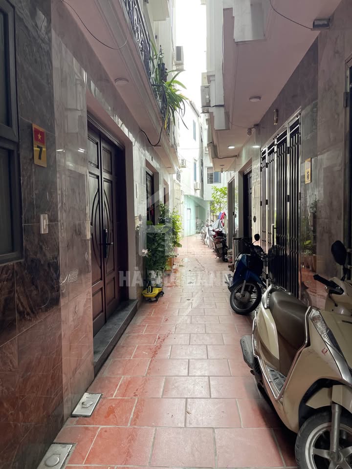 Nhà 5 tầng xịn xò, 30m2, mặt tiền 4.3m, 5.7 tỷ - Ngõ ô tô 30m