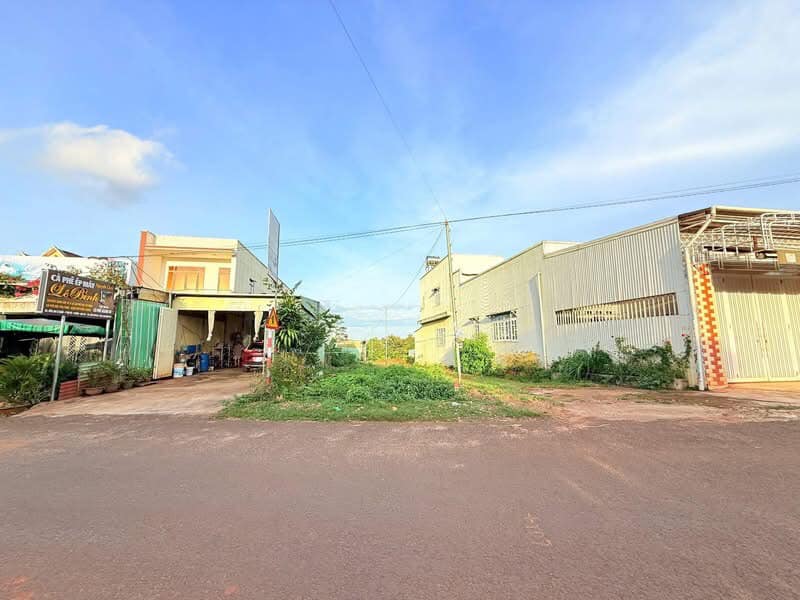 Đất hẻm Lê Duẩn, Gia Lai 4.7x25m, giá 1 tỷ, sổ đỏ thổ cư 120m2