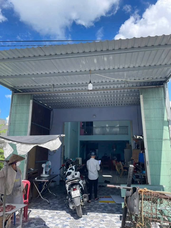 Nhà mặt tiền đường Nguyễn Thị Trọn, Vĩnh Lộc A, diện tích 5m x 30m, sổ hồng riêng