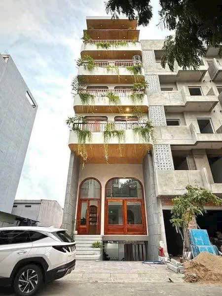 Tòa căn hộ 6 tầng sát biển Mỹ Khê, Đà Nẵng dòng tiền 100 củ/tháng