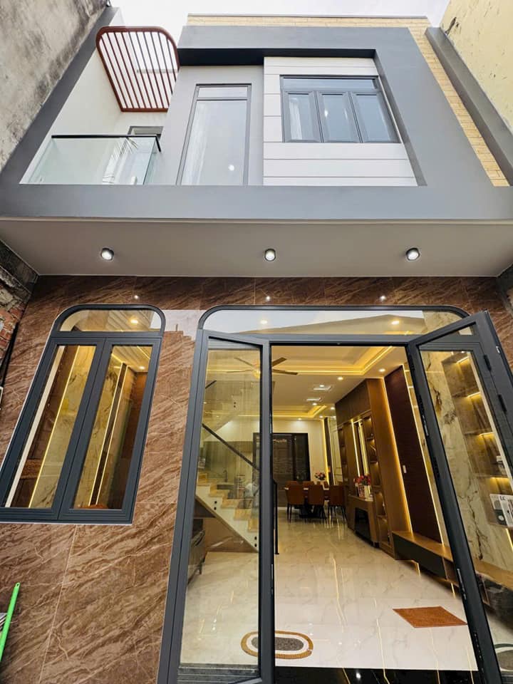 Nhà mới tinh 2 tầng, ngang 5.4m, gần chợ Bình Trị Đông, Bình Tân - Giá 5.9 tỷ